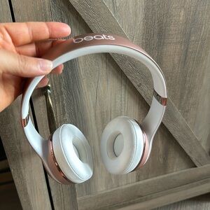 Rose gold Beats Solo